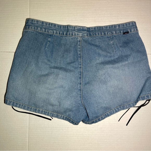 Tommy Hilfiger Blue Lace-Up Jean Shorts Sz 13 - Picture 2 of 9